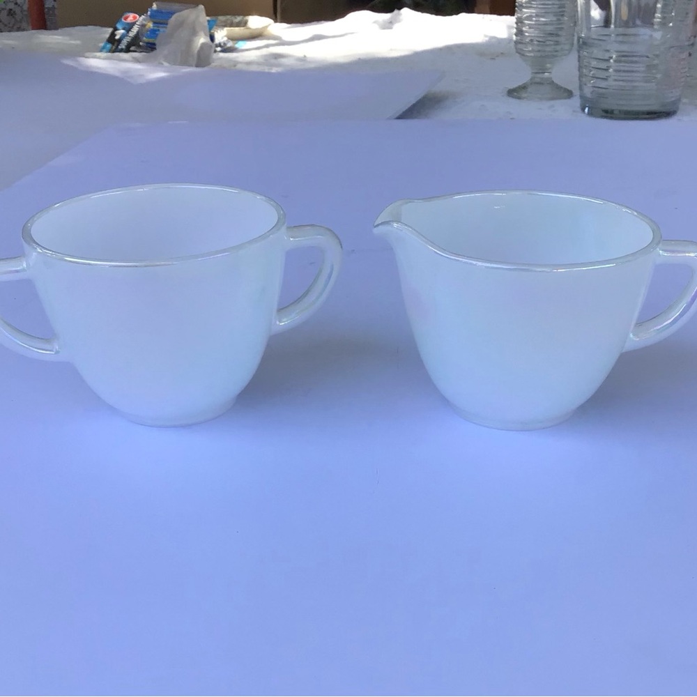 Elegant Iridesant white pearl by the Federal Glass Co.,in the Moon Glow Pattern.